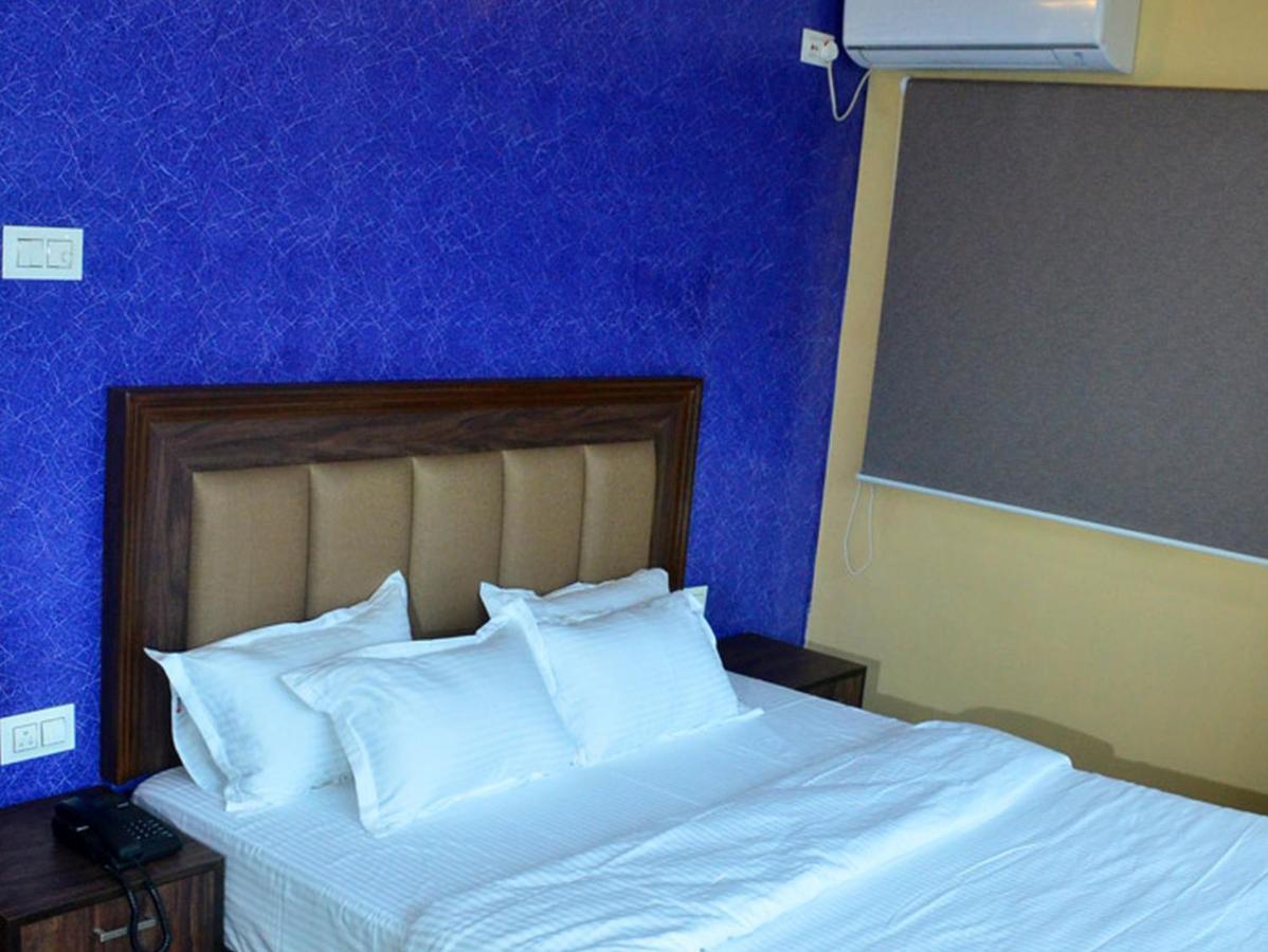 Hotel Aloka Residency Kalkutta Kültér fotó