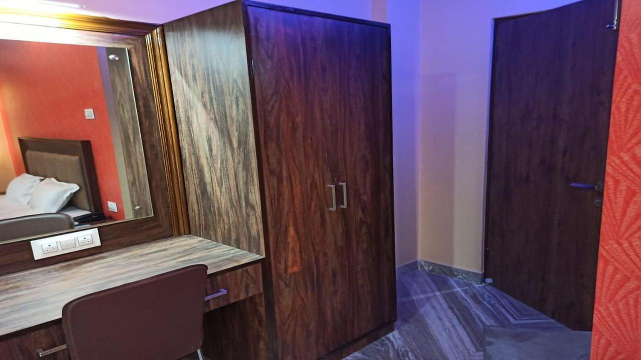 Hotel Aloka Residency Kalkutta Kültér fotó